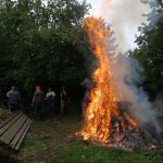 Traditionsfeuer mit Grillen